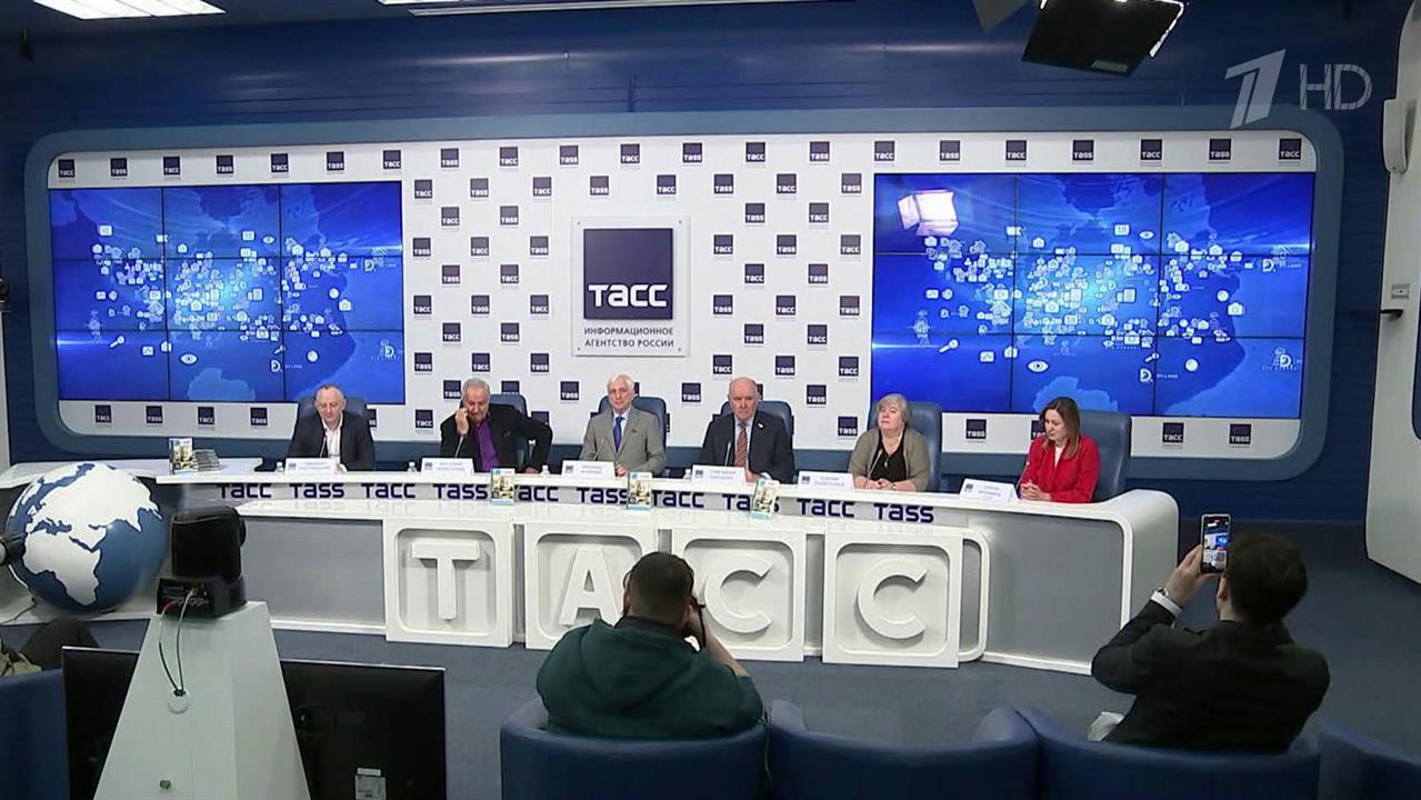 Книгу о легендарном журналисте и разведчике представили сегодня в Москве