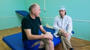 После инсульта парализовало левую руку и ногу.