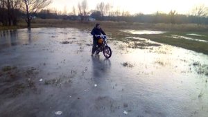 Первый лед 2019. Покатушки на альфе по льду. УТОПИЛИ АЛЬФУ. Дрифт по льду на мопеде ЕЗДА по ЛЬДУ