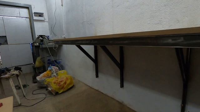 Рабочая зона (верстак)  в гараже из ЛАМИНАТА!!! В гараже должно быть улЁтно!!!
