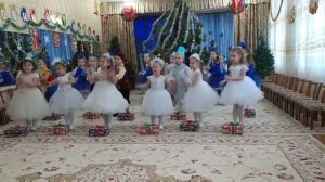 Танец вход на Новый год 2021 (средняя группа)