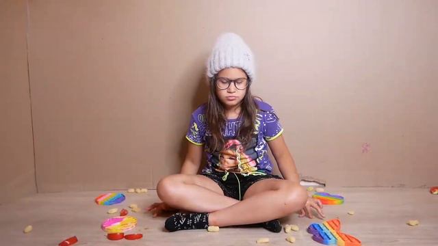 Поп ит игра в реальной жизни/Лада Энерджи смотреть онлайн