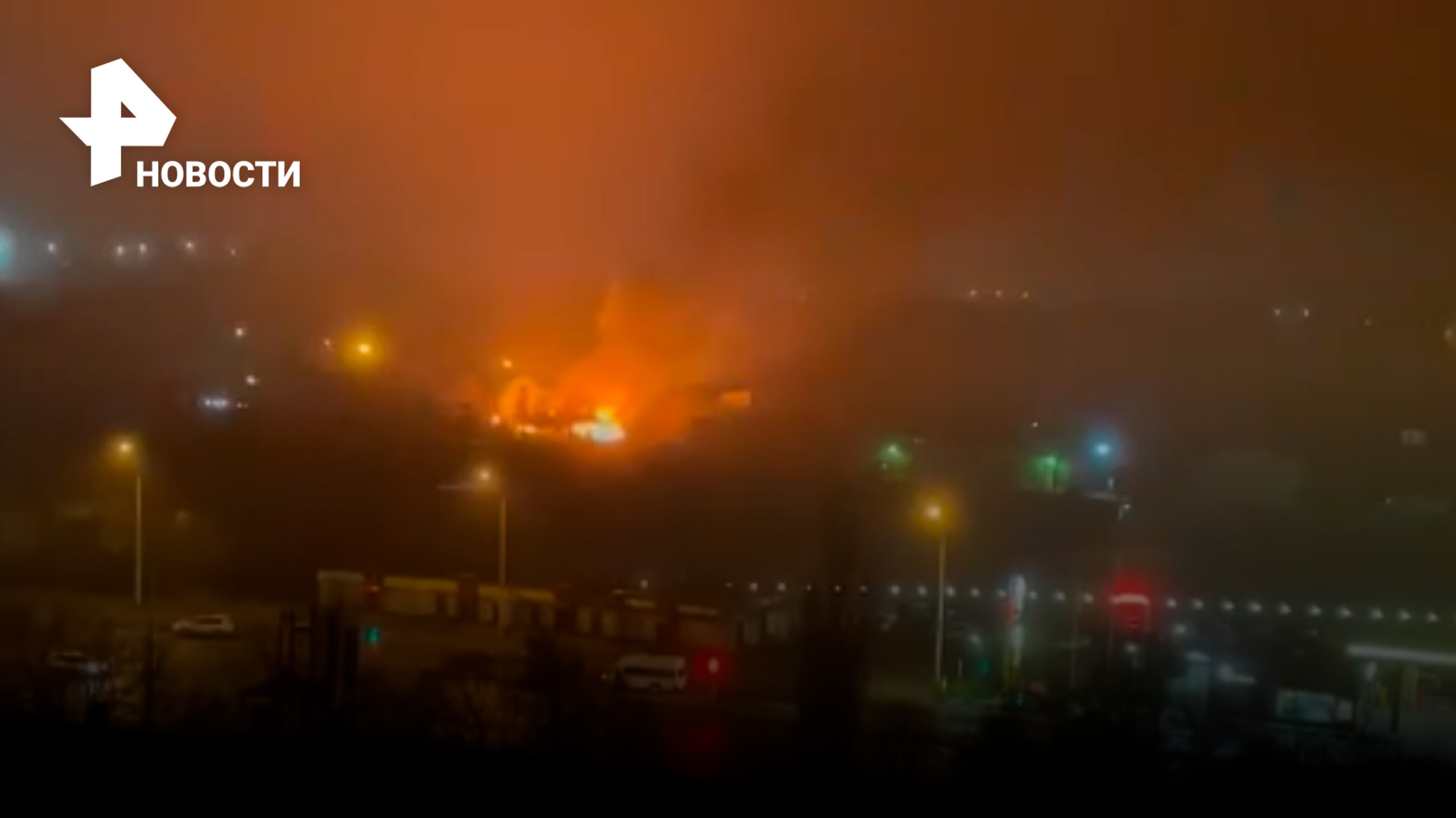 В Липецке загорелся жилой дом, причины пожара выясняются / РЕН Новости