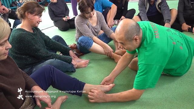 Важная ТОЧКА для ГОРЛА - если болит горло массаж с Му Юйчунь