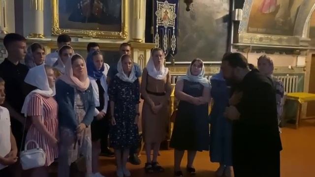 о.Серафим из Грузии посетил наш Межиричский монастырь!!! Пение его...можно слушать вечно..... смотреть онлайн