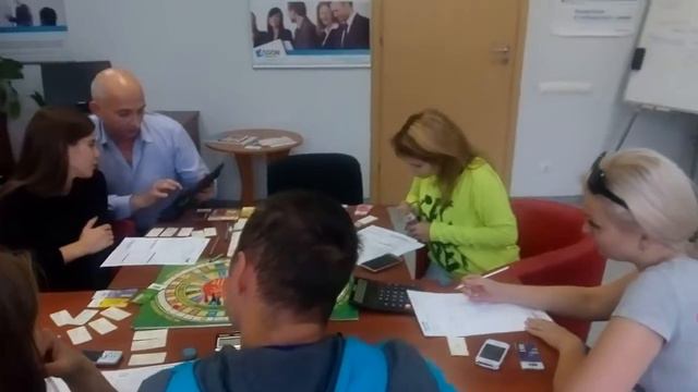Игра-тренинг Cash Flow в деловом клубе Партнер.17 сент 2016 2 смотреть онлайн