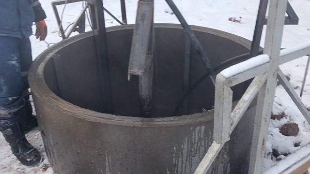 Как собрать масляные разводы в колодце. смотреть онлайн