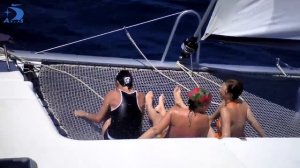 Парусный катамаран, джакузи на сетке