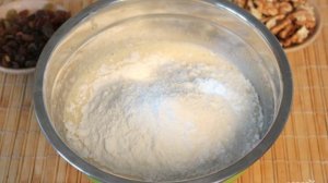 Морковный пирог с изюмом и орехами