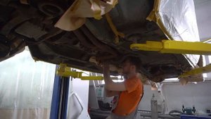 Процесс антикоррозийной обработки днища. Фабрика Кузовного Ремонта.