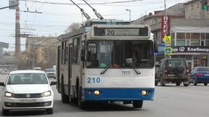 Троллейбус Екатеринбурга ЗиУ-682Г-016.03 №210 маршрут №20 на остановке "Дом кино"