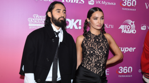 «Мы как пенсионеры»: Мот и его жена против публикации откровенных фото