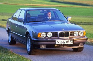 Распаковка: BMW 535i 5-series E34 1988 1/18 (Minichamps)