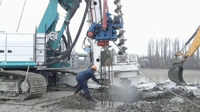 Вибропогружатель В 06.30 (ОЗСМ). Погружение армокаркаса.