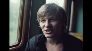 Живая рыба плывет против течения, а дохлая по течению...