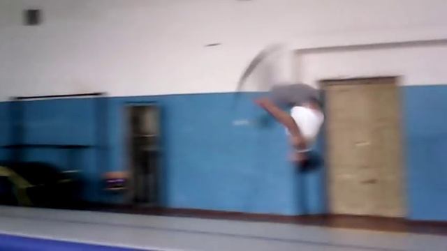 тренировка в спортзале (акробатика) смотреть онлайн
