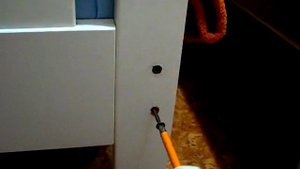 Ремонт мебели пластмасовыми дюпелями