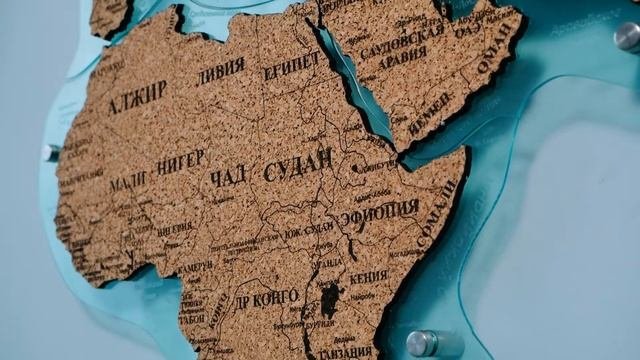 Обзор  на карту мира из пробки от МастерКарт
