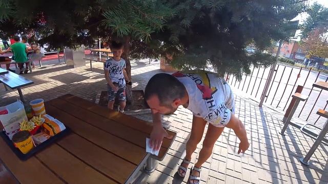 Химчистка дивана и ГИГАНСКОГО медведя. Нашли прокат самокатов смотреть онлайн