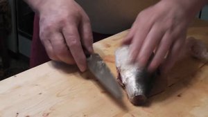 Как разделать селедку и посолить