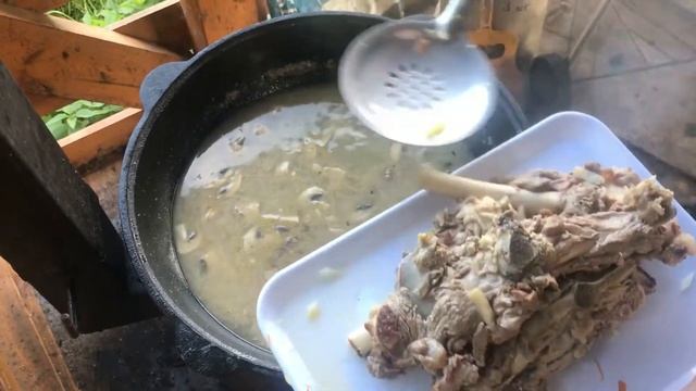 Готовим в казане: суп из баранины с шампиньонами. смотреть онлайн