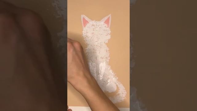 Как нарисовать котика. Рисуем кошку гуашью. Белый кот губкой. Урок рисования для самых маленьких. смотреть онлайн