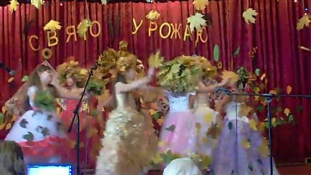 таночок Осені та осінніх листочків смотреть онлайн