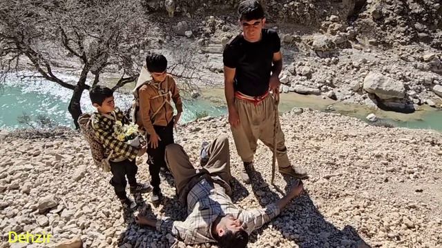 Sudden onset of pain: and the help of the villagers to reduce the pain of the father of the family смотреть онлайн