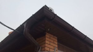 Как проложить кабель в карнизе (свесе) крыши lifehacks