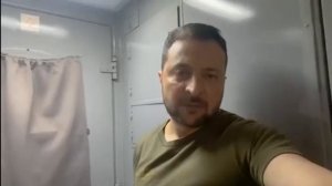 Пьяный в хлам Зеленский записывает обращение из туалета поезда. Атмосферно!