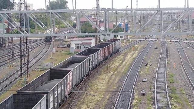 сортировочная горка_вагоны - цистерны катятся