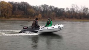 Надувная ПВХ лодка Ривьера 4000 НДНД с мотором мощностью 15 л.с.