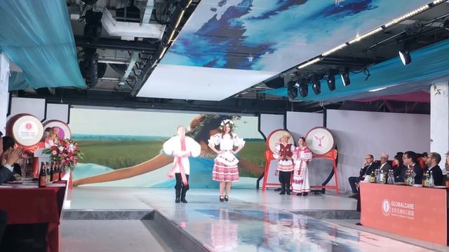 Команда Беларуси на конкурсе национальных костюмов в Пекине (часть 1) смотреть онлайн