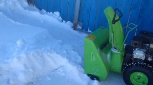 Чистка снега снегоуборщиком в Сибири. (1)