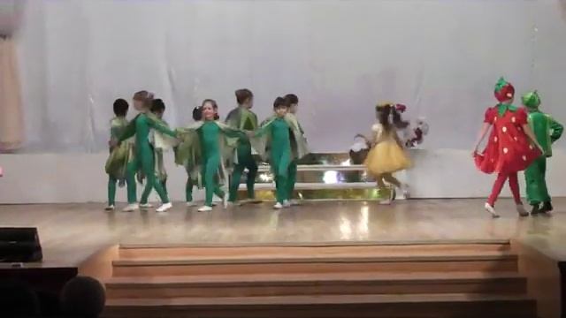 Хореографический коллектив Ассорти танец Ягодки смотреть онлайн