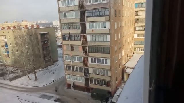 минус ноги Русский мужчина бежит от мужа смотреть онлайн