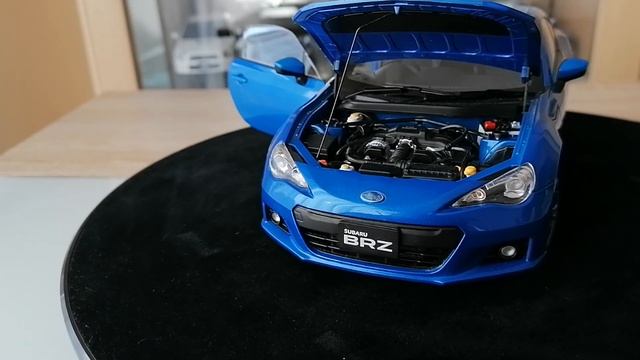 présentation de la subaru brz 1/18 Auto Art смотреть онлайн