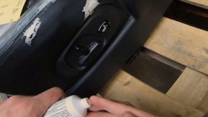 Quick restoration of the leather seat. Быстрый ремонт кожаного сиденья.