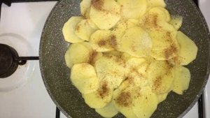 Яичница с картофелем по-французски.
