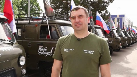 Необходимые на фронте автомобили передали военным "Народный фронт" и Минпромторг
