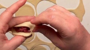 Пельмешки на "скорую руку" ? тесто послушное, потому что использую кукурузный крахмал❄️