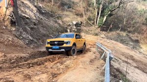 2024最新福特遊俠泥地越野，輪子打滑走不動，仰望U8能開上來嗎？#Ford#Ranger#off-road
