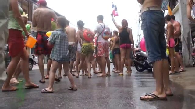 Сонгкран у кафе Арбат смотреть онлайн