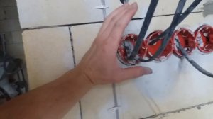 Вывод проводов под проходной выключатель