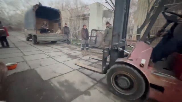 Олег Зубков снова в Мариуполе! Директор отдает львицу в другой зоопарк потому что НЕЧЕМ КОРМИТЬ!