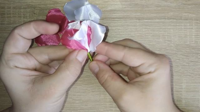 Цветы Розы из лент своими руками. Цветы из лент Цветы канзаши. смотреть онлайн