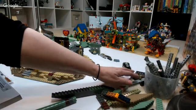 Vickie building Apocalypseburg and chatting with Ruth from Adorabuild смотреть онлайн