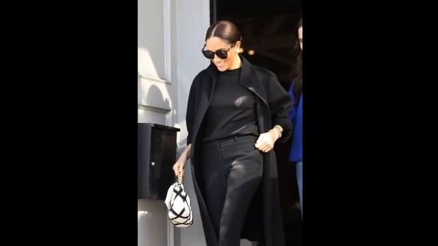 ПОЛНЫЙ ЛЮКС!!! МЕГАН МАРКЛ В ДОРОГОМ НАРЯДЕ УСТРОИЛА БРАНЧ В ГОЛЛИВУДЕ... смотреть онлайн