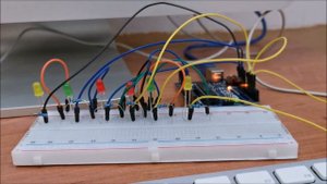 Бегущий огонь (на основе Arduino UNO)