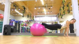 Для югорчан провели тренировку с фитболом